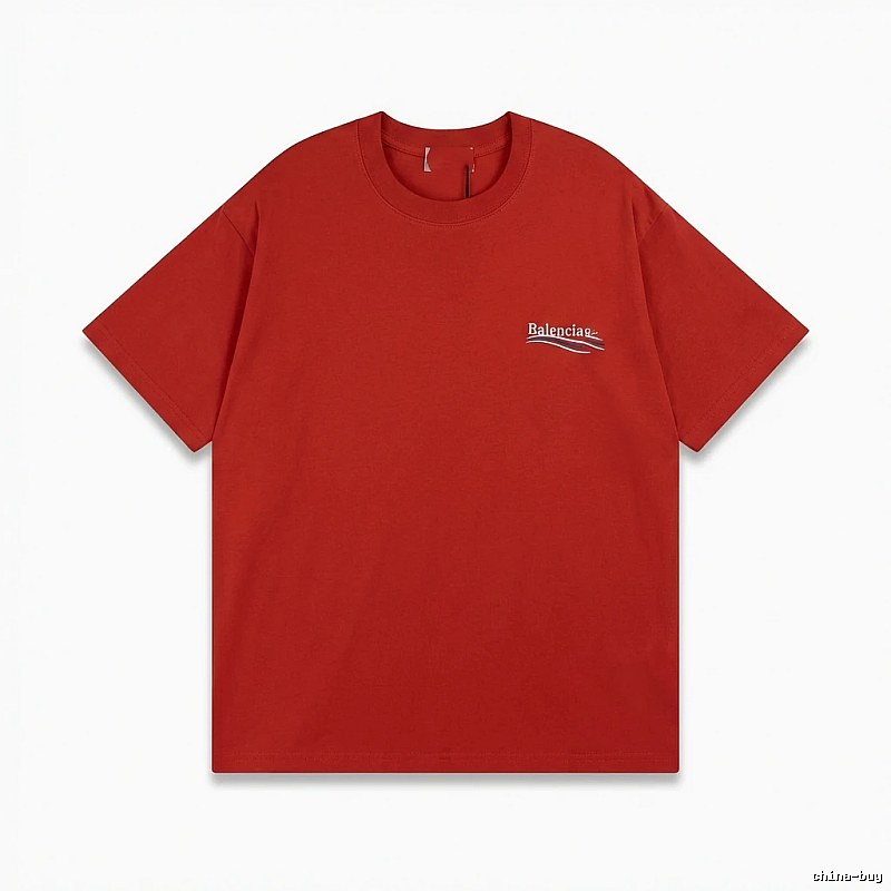 Balenciaga's simple-style red T-shirt