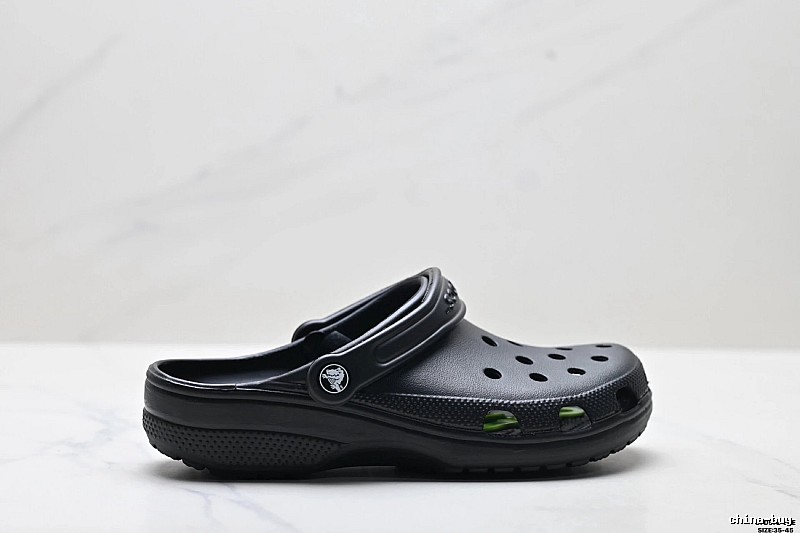 Crocs Classic Clog in simple black style