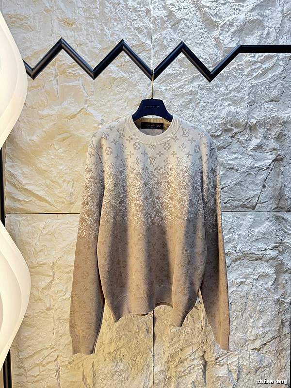 Light Patterned Knit Sweater with Dior Knit Sweater with Ribbed Texture