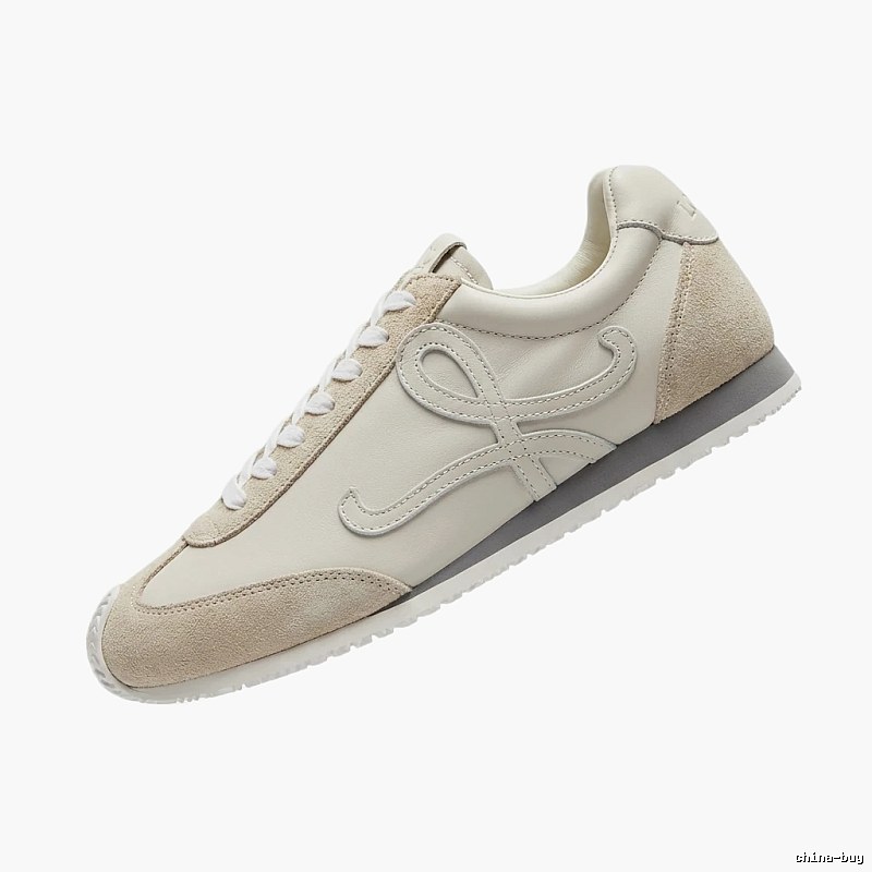 LOEWE retro-style light gray sports shoes