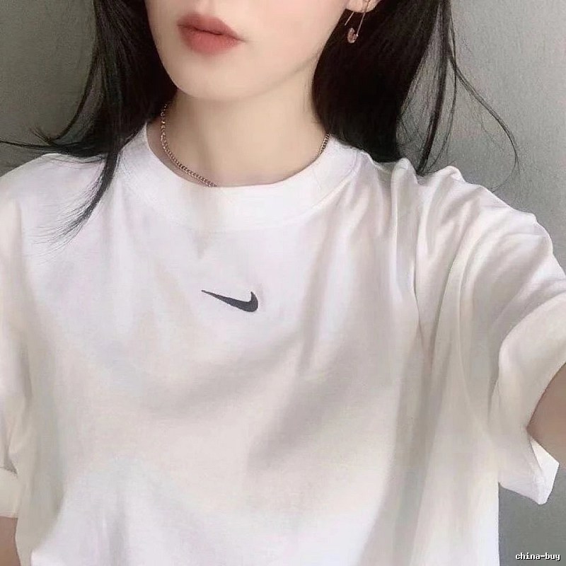 Nike Center Swoosh Logo Detail White Hang Tag Swoosh T-Shirt Travel Styling
