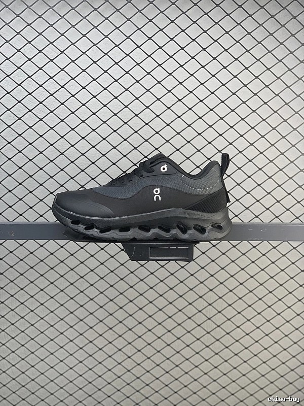 On Cloud Runners, Black and Technical Side Panels