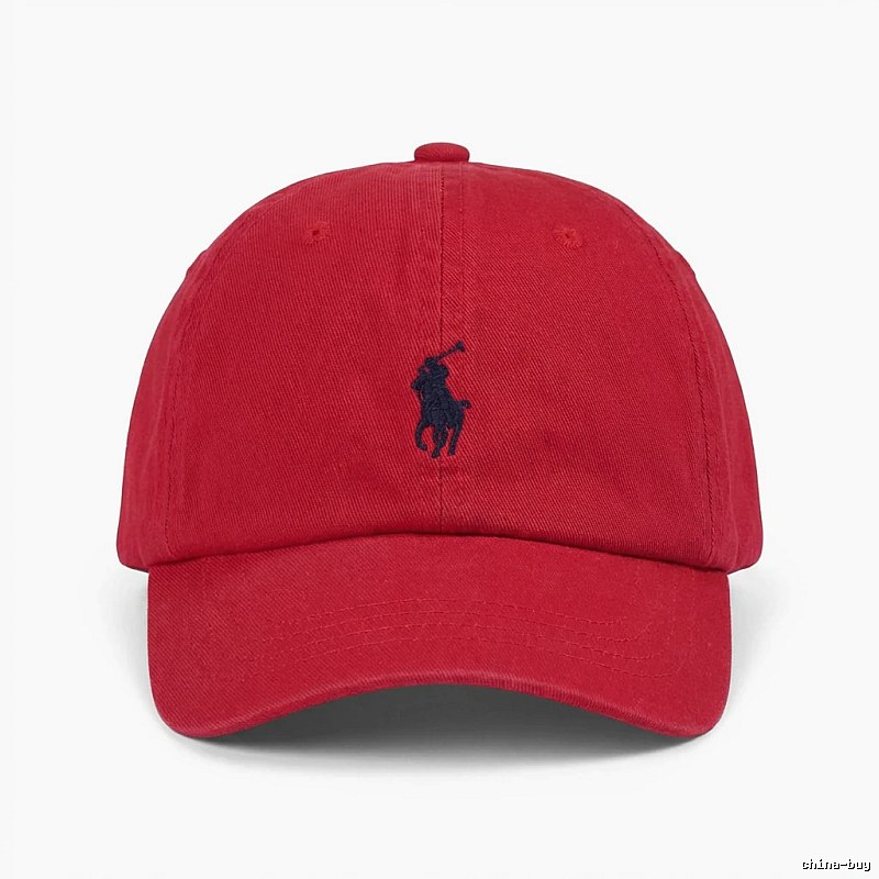 The classic and simple style red hat of Ralph Lauren
