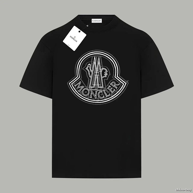 The classic black T-shirt of Moncler.